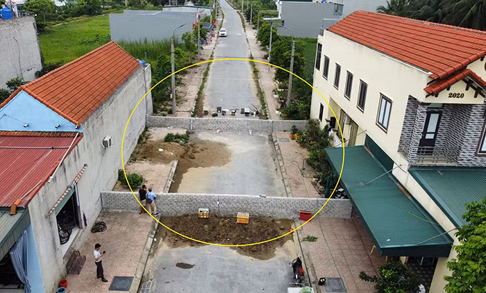 Xây tường rào để “đòi” chính quyền đền đất -0