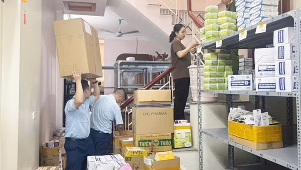 Khởi tố 2 đối tượng buôn bán thuốc chữa bệnh giả