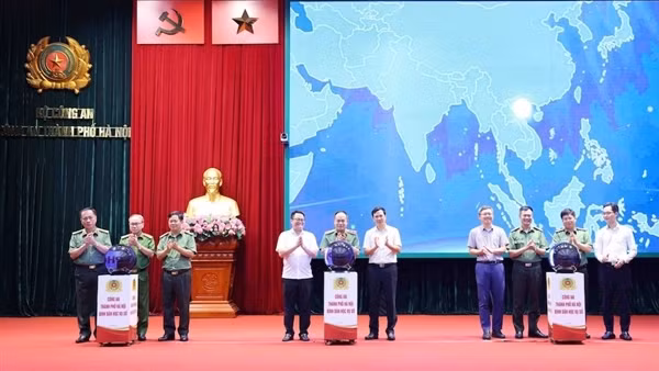 Phổ cập tri thức cơ bản về chuyển đổi số, kỹ năng số trong Công an TP Hà Nội
