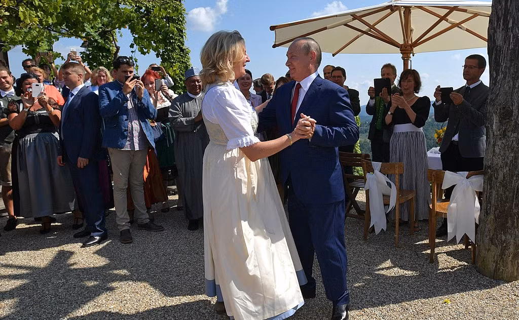 2_vladimir_putin_at_the_wedding_of_karin_kneissl.jpg -0