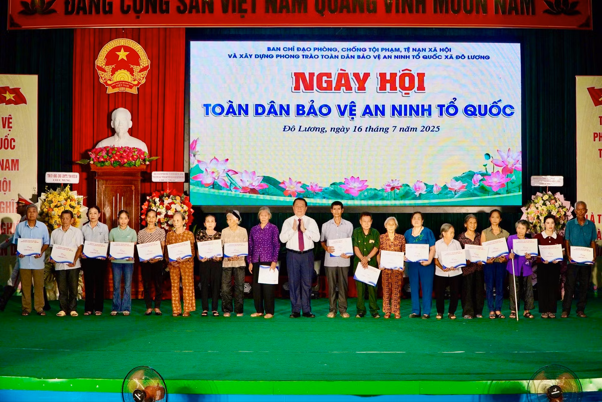 Rộn ràng ngày hội toàn dân bảo vệ ANTQ tại xã Đô Lương -0
