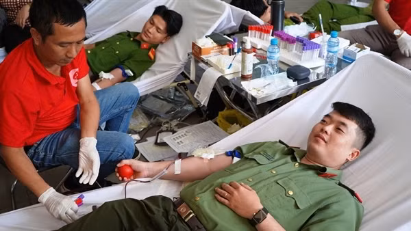 Hơn 100 CBCS Công an Tây Ninh tham gia Ngày hội hiến máu “Giọt hồng sông Vàm”
