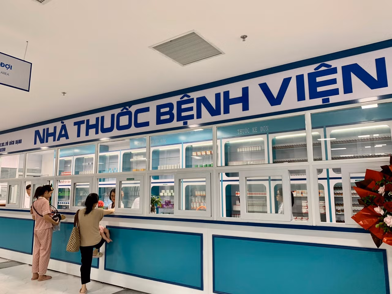 Người đứng đầu bệnh viện phải bảo đảm cung ứng đủ thuốc cho điều trị -0