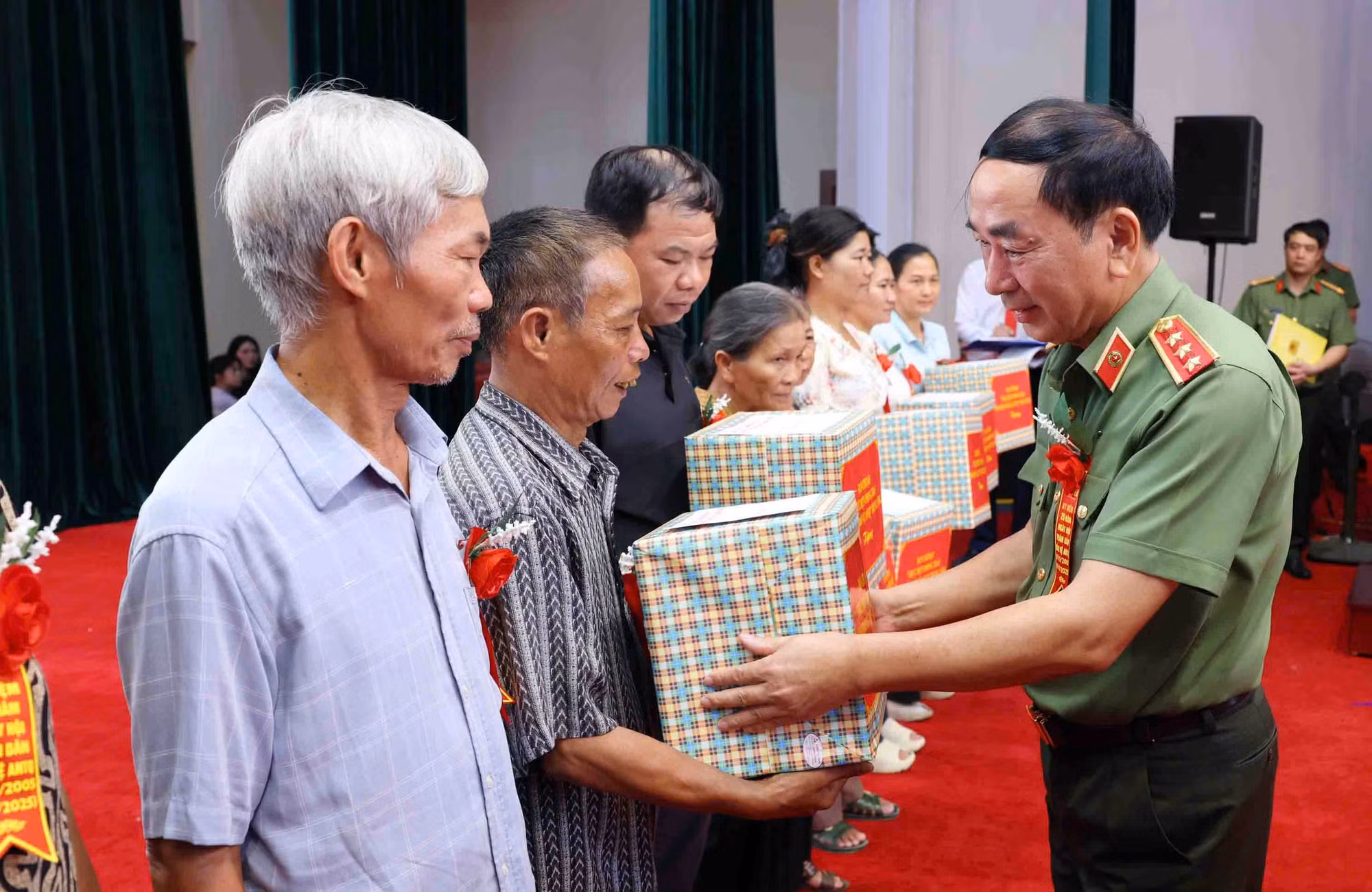Chất lượng phong trào toàn dân bảo vệ ANTQ ở Nình Bình được nâng lên, đi vào chiều sâu -0