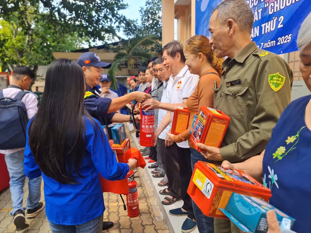 Đồng loạt ra quân tuyên truyền vận động người dân TP Hồ Chí Minh tháo dỡ “chuồng cọp” -0