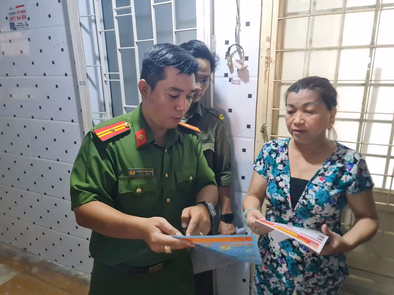 Đồng loạt ra quân tuyên truyền vận động người dân TP Hồ Chí Minh tháo dỡ “chuồng cọp” -1