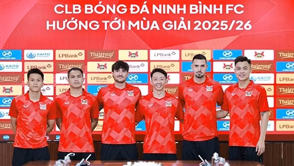Sôi động thị trường chuyển nhượng V.League