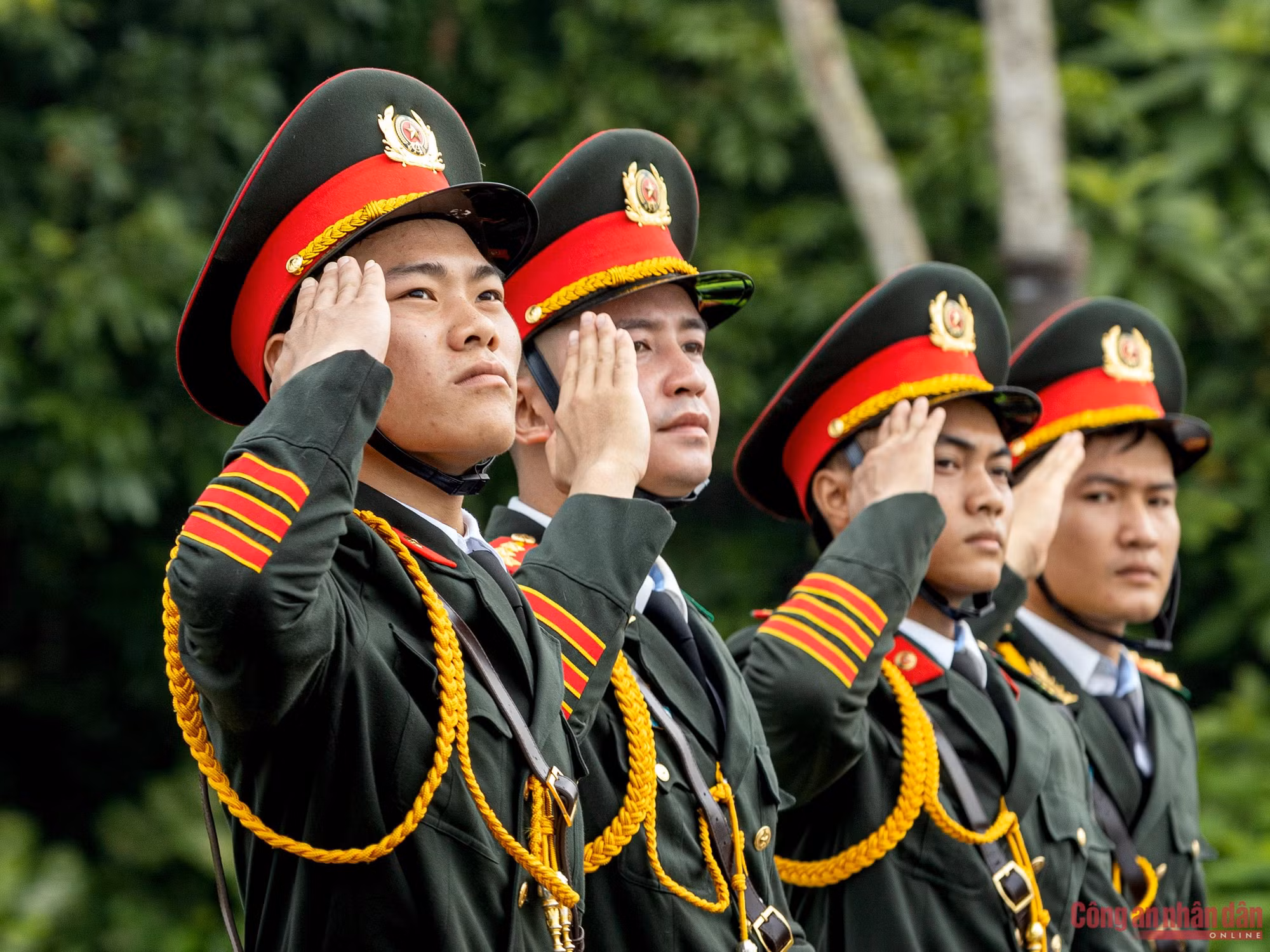Kỵ binh CAND rèn ý chí trên thao trường 