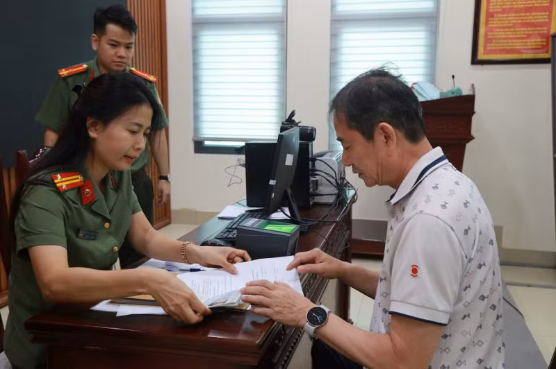 Nhiều lợi ích khi người nước ngoài đăng ký định danh điện tử -0