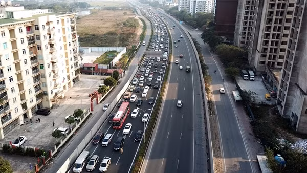 Người dân trở về Hà Nội từ sớm để tránh cảnh ùn tắc