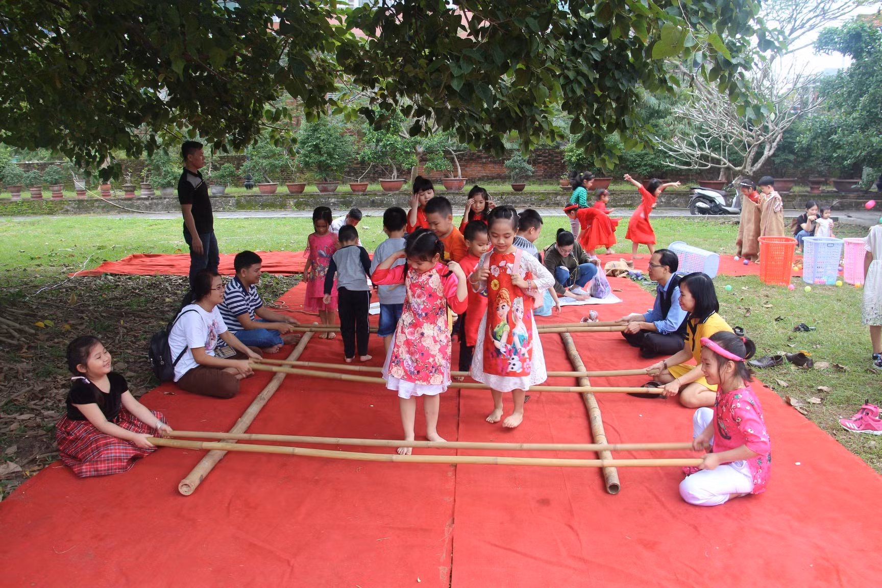 Du khách háo hức “Trẩy hội đầu xuân” những ngày đầu năm mới -2