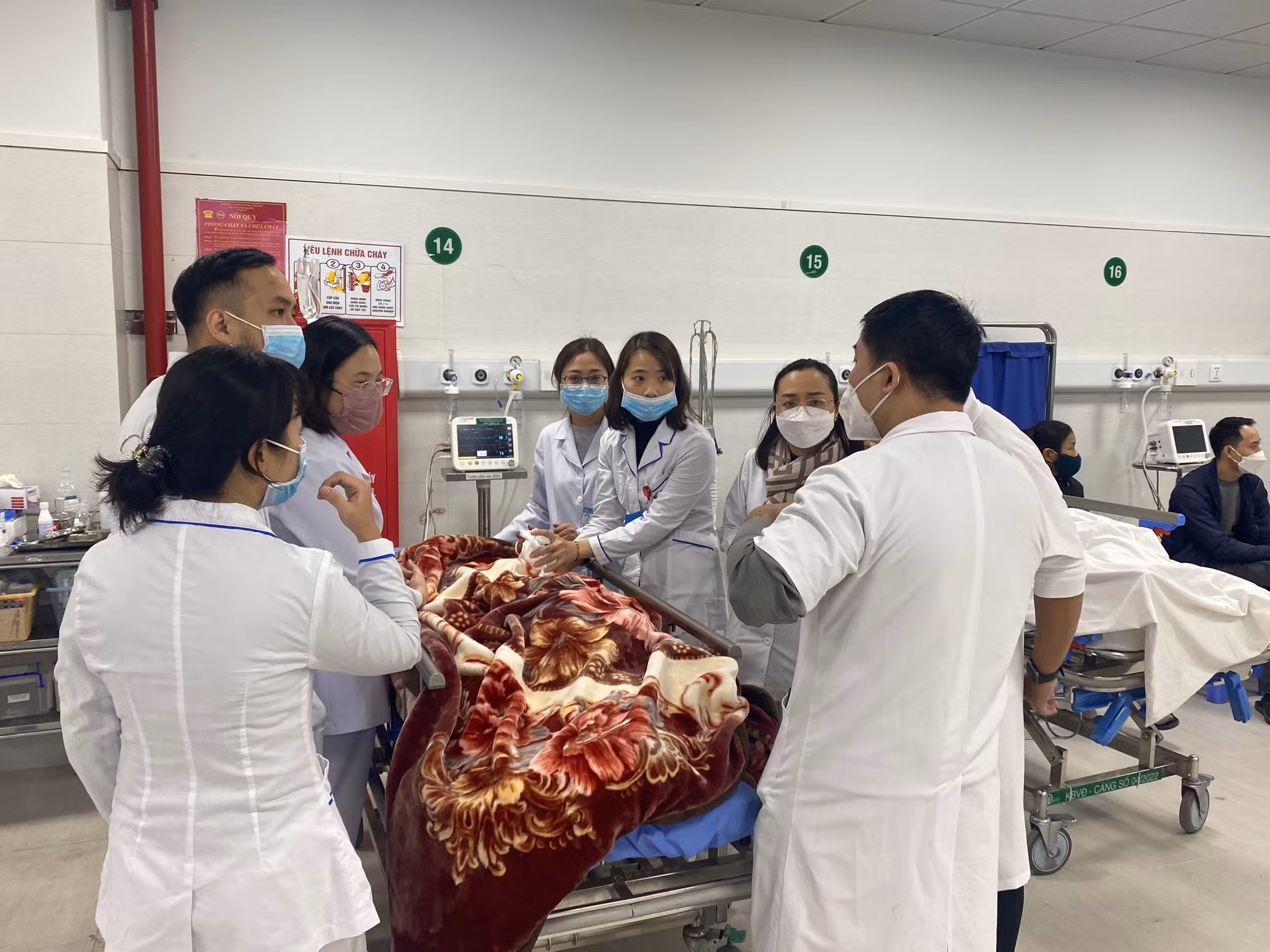 Những ca trực cấp cứu xuyên Tết -0