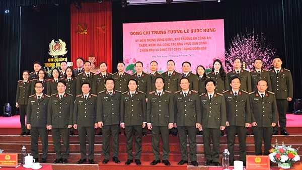 Thứ trưởng Lê Quốc Hùng kiểm tra công tác ứng trực và chúc Tết một số đơn vị