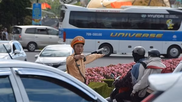 Nỗ lực để du khách vui Tết trọn vẹn tại phố núi Ngàn hoa