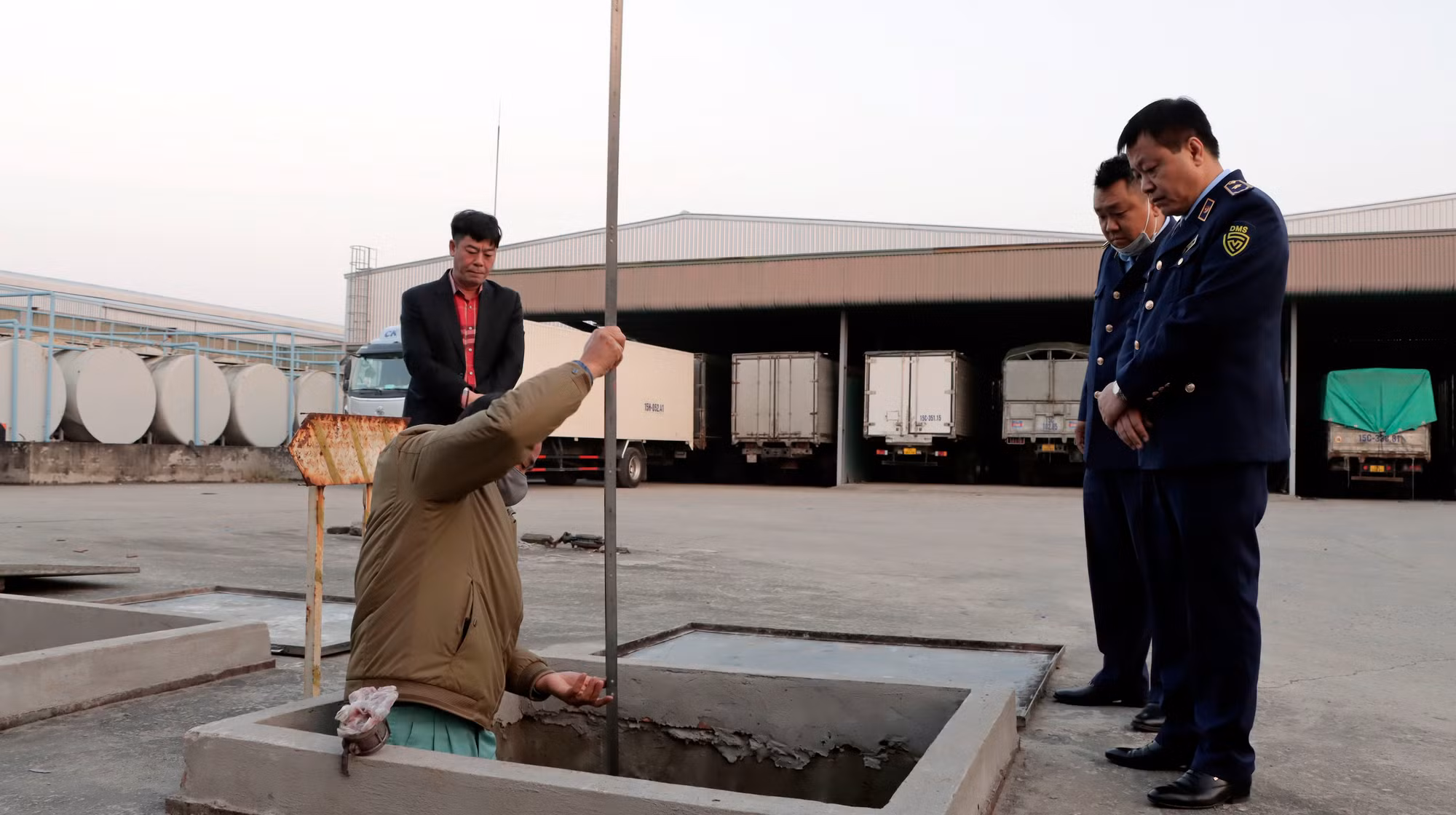 Giám sát tình hình kinh doanh xăng dầu dọc trên tuyến Quốc lộ 1A cũ và Quốc lộ 5 -0