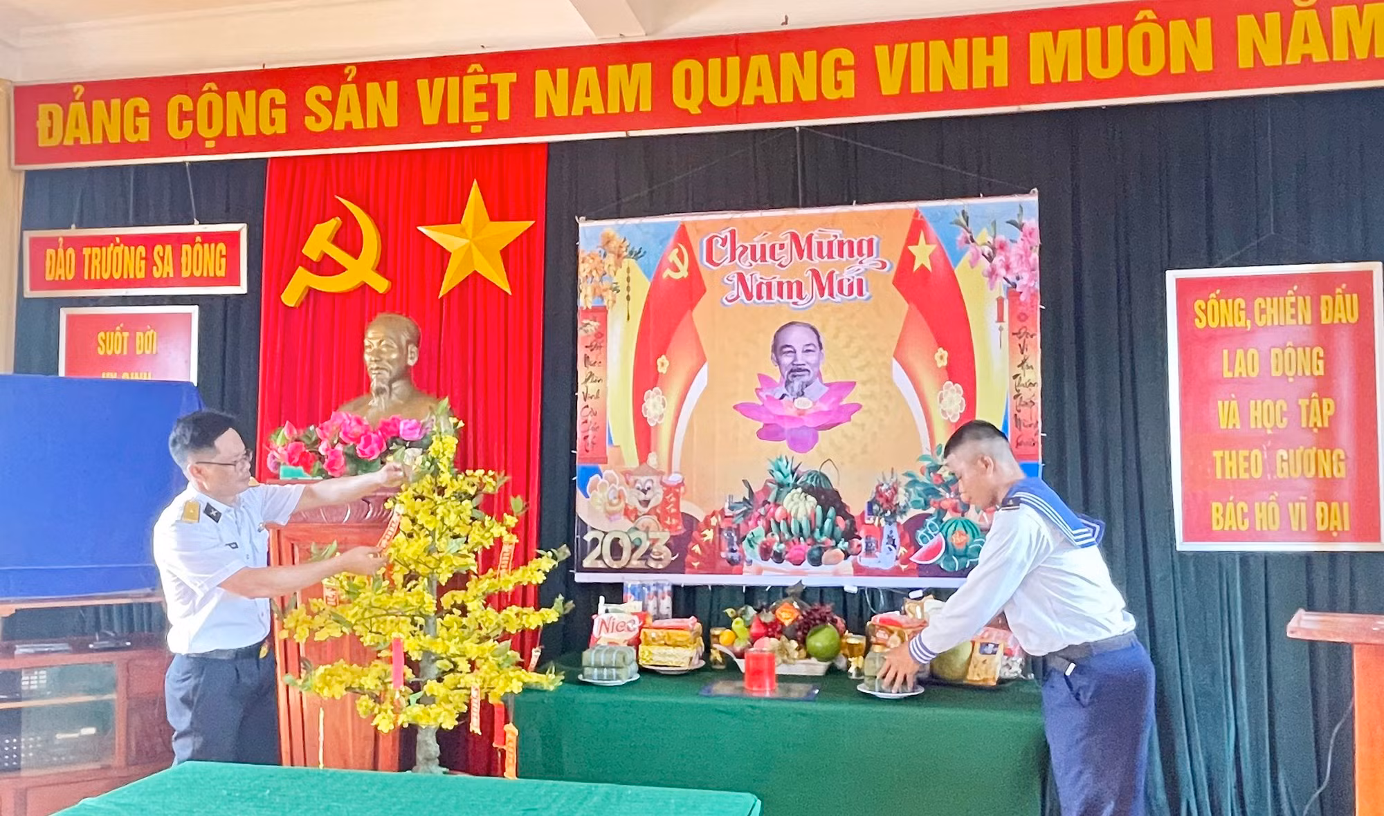 Bừng sắc thắm hoa đào, hoa mai ở Trường Sa -0
