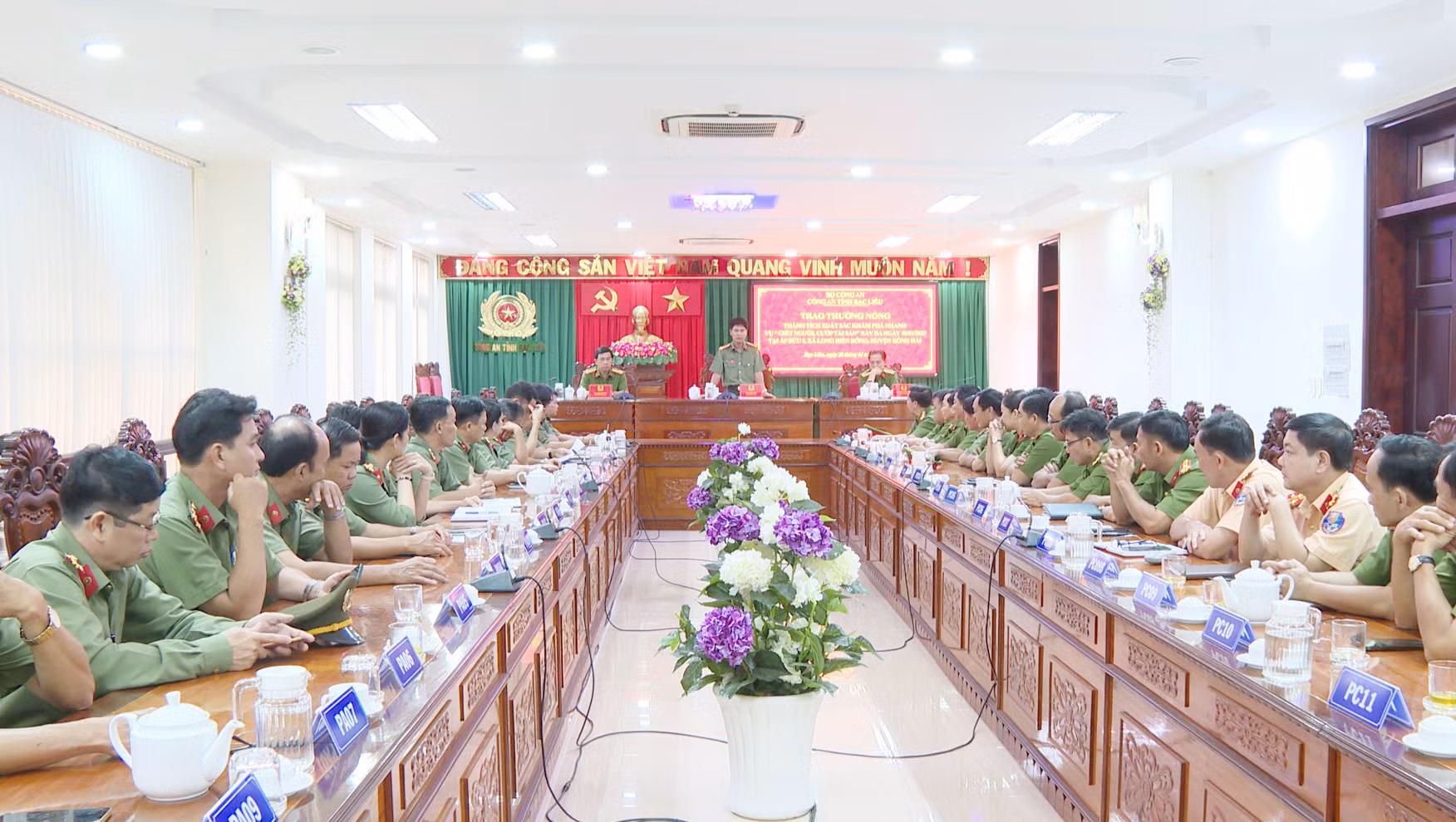 Thưởng nóng Ban chuyên án phá vụ giết tài xế xe ôm cướp tài sản -0