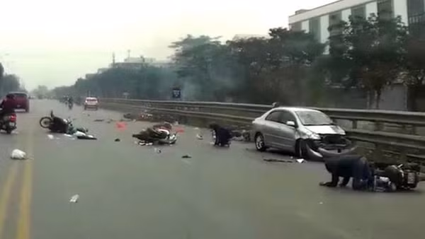 Tài xế ô tô nồng nặc bia rượu lái xe gây tai nạn liên hoàn