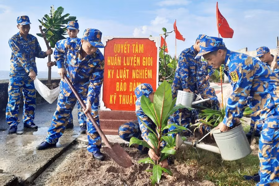 Bừng sắc thắm hoa đào, hoa mai ở Trường Sa -0