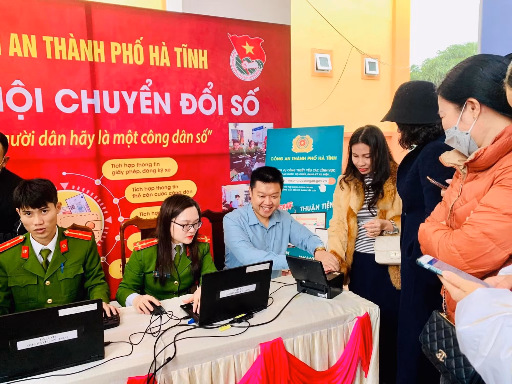 Lì xì cho công dân làm CCCD và tài khoản định danh điện tử đầu xuân năm mới -0