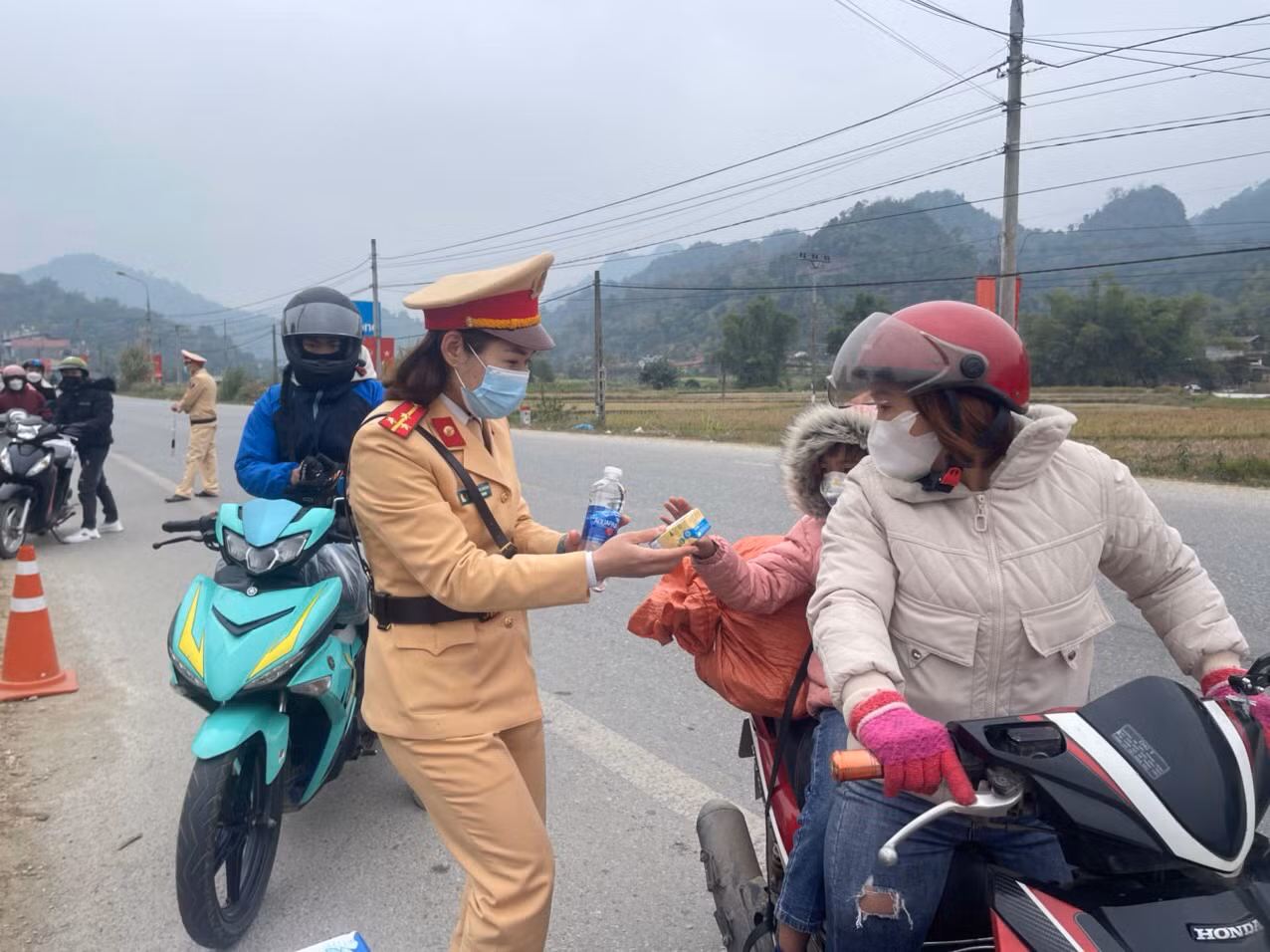 Bảo đảm an ninh trật tự, phục vụ nhân dân đón Tết an toàn, vui tươi -0