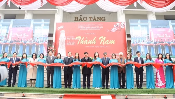 Khai mạc triển lãm “Dấu ấn Thành Nam”