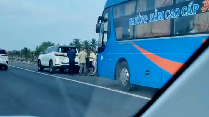 2 vụ tai nạn trên cao tốc TP HCM - Trung Lương, giao thông ùn ứ nhiều Km -2