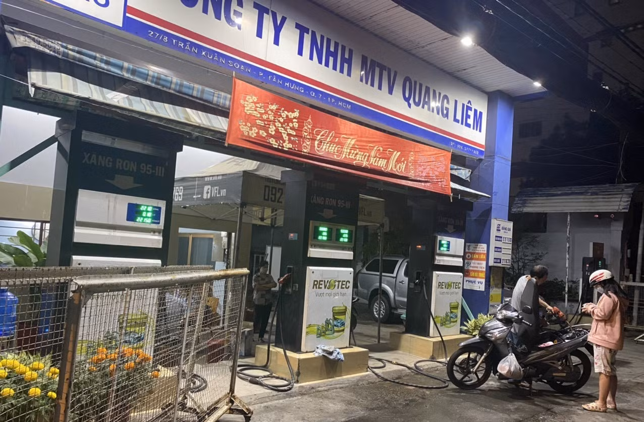 TP Hồ Chí Minh đồng loạt kiểm tra các cửa hàng xăng dầu tạm ngưng hoạt động -0