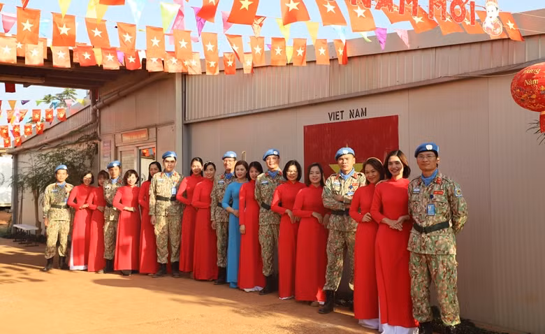 Chiến sĩ mũ nồi xanh đón Tết cổ truyền ở Nam Sudan -0