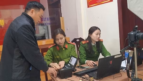 Tăng giờ làm việc, cấp CCCD và tài khoản định danh điện tử xuyên Tết cho người dân