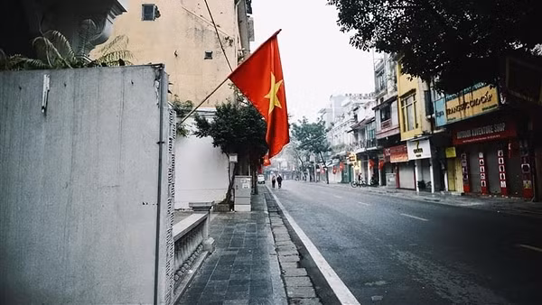 Hà Nội tĩnh lặng, yên bình sáng mùng 1 Tết