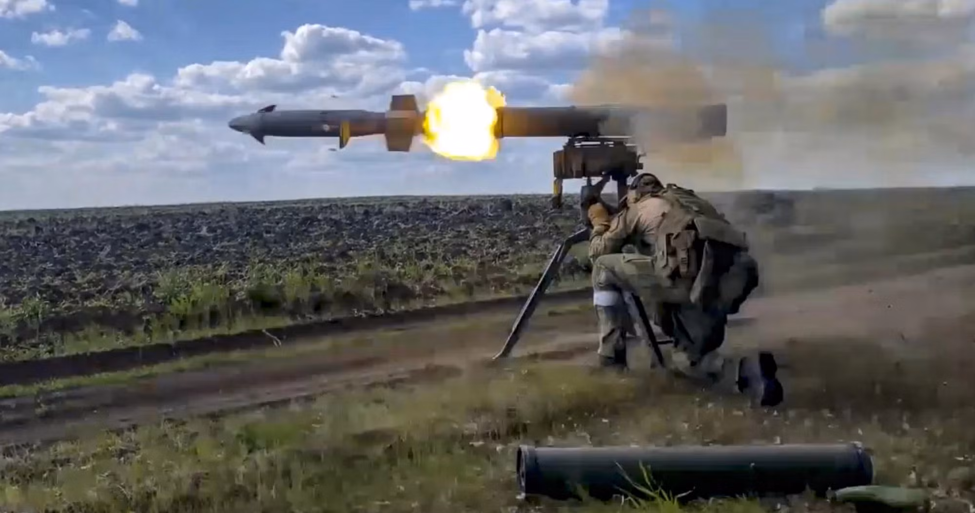 Sang chiến trường Ukraine, siêu tăng phương Tây còn đáng sợ? -0