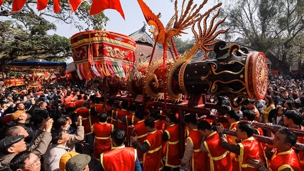 Tưng bừng hội rước pháo Đồng Kỵ