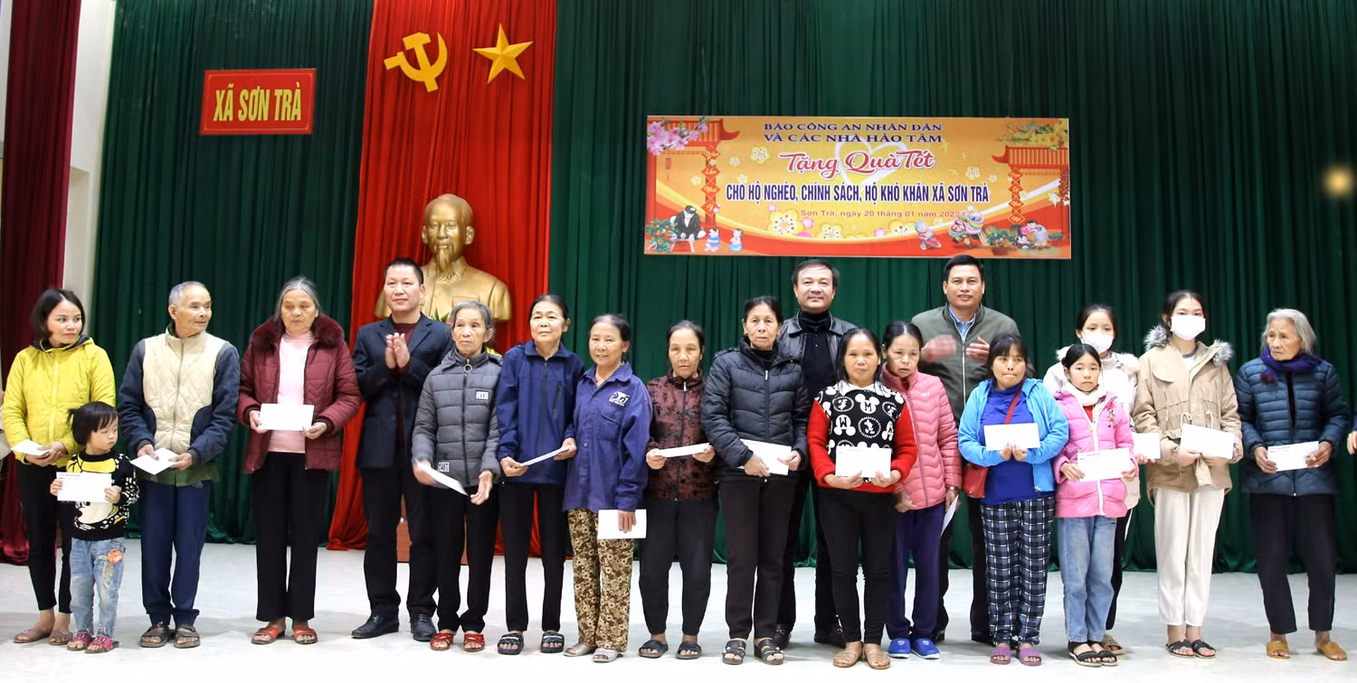 Báo Công an nhân dân mang tết ấm đến với người dân nghèo Sơn Trà -0