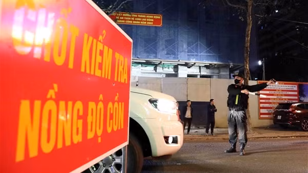 Trưa say sưa rượu bia mừng năm mới, tối nộp phạt giao thông