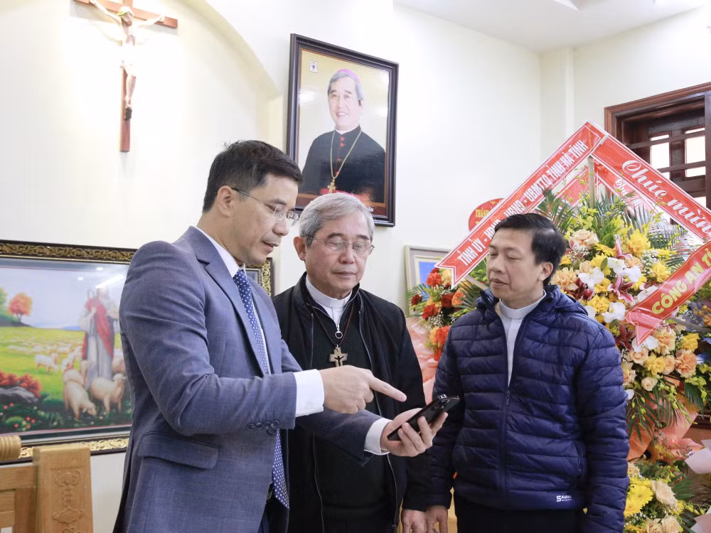 Lì xì cho công dân làm CCCD và tài khoản định danh điện tử đầu xuân năm mới -0