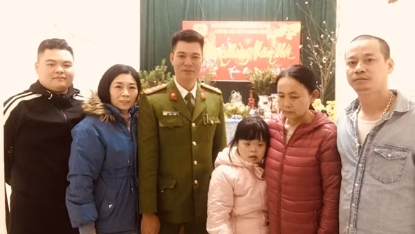 Công an xã tìm thấy trẻ thất lạc ngày mùng 2 Tết