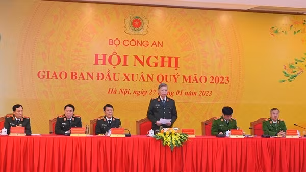 Nhiều cán bộ, chiến sỹ Công an chưa được nghỉ Tết để bảo đảm cho người dân an toàn, bình yên