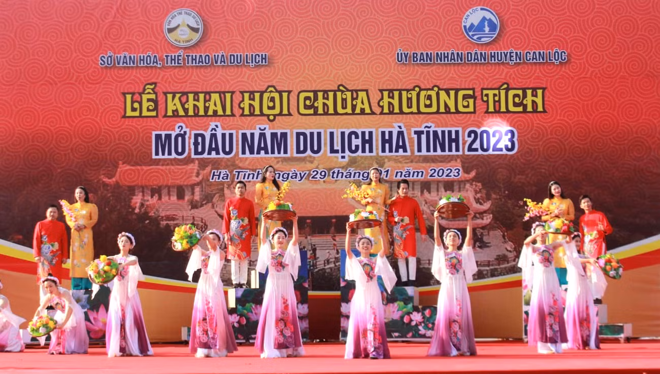 Khai hội chùa Hương Tích - mở đầu năm du lịch Hà Tĩnh 2023 -0