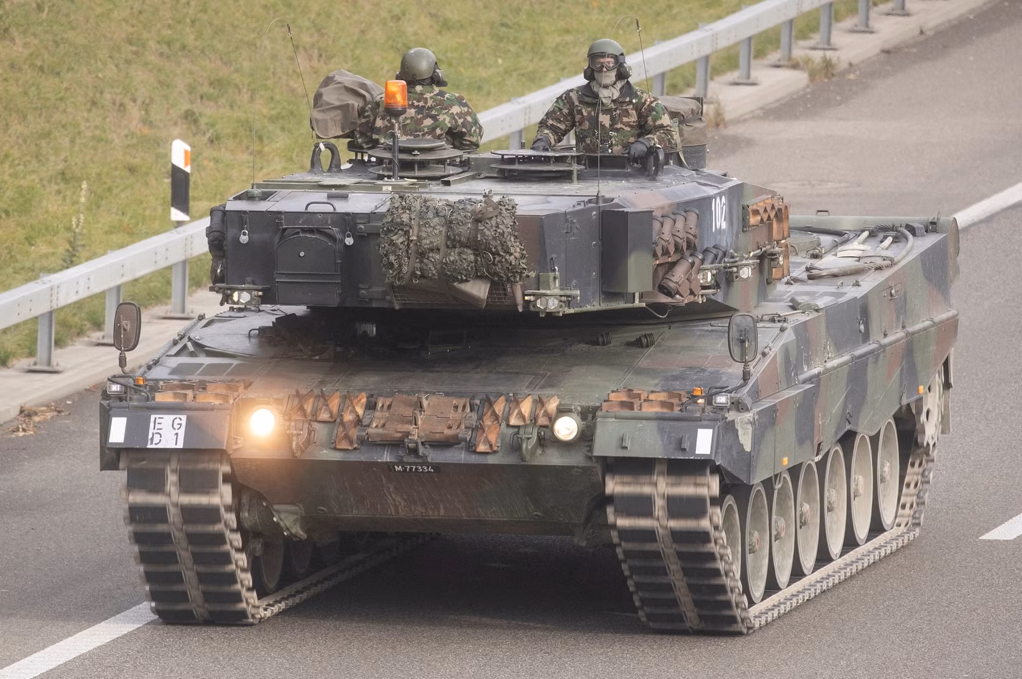 Đức đồng ý chuyển xe tăng Leopard 2 cho Ukraine -0