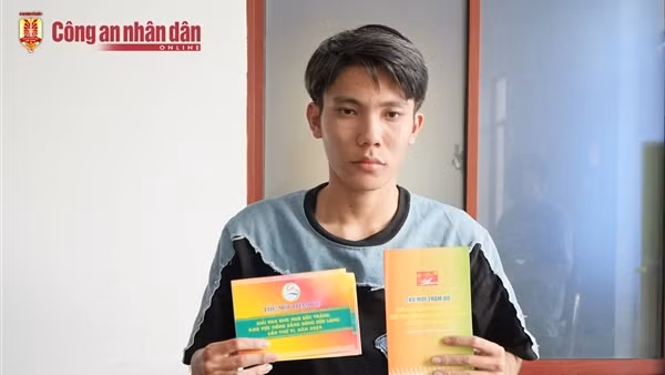 Giấy mời xem đua ghe của UBND tỉnh Sóc Trăng được rao bán 1,5 triệu đồng/giấy