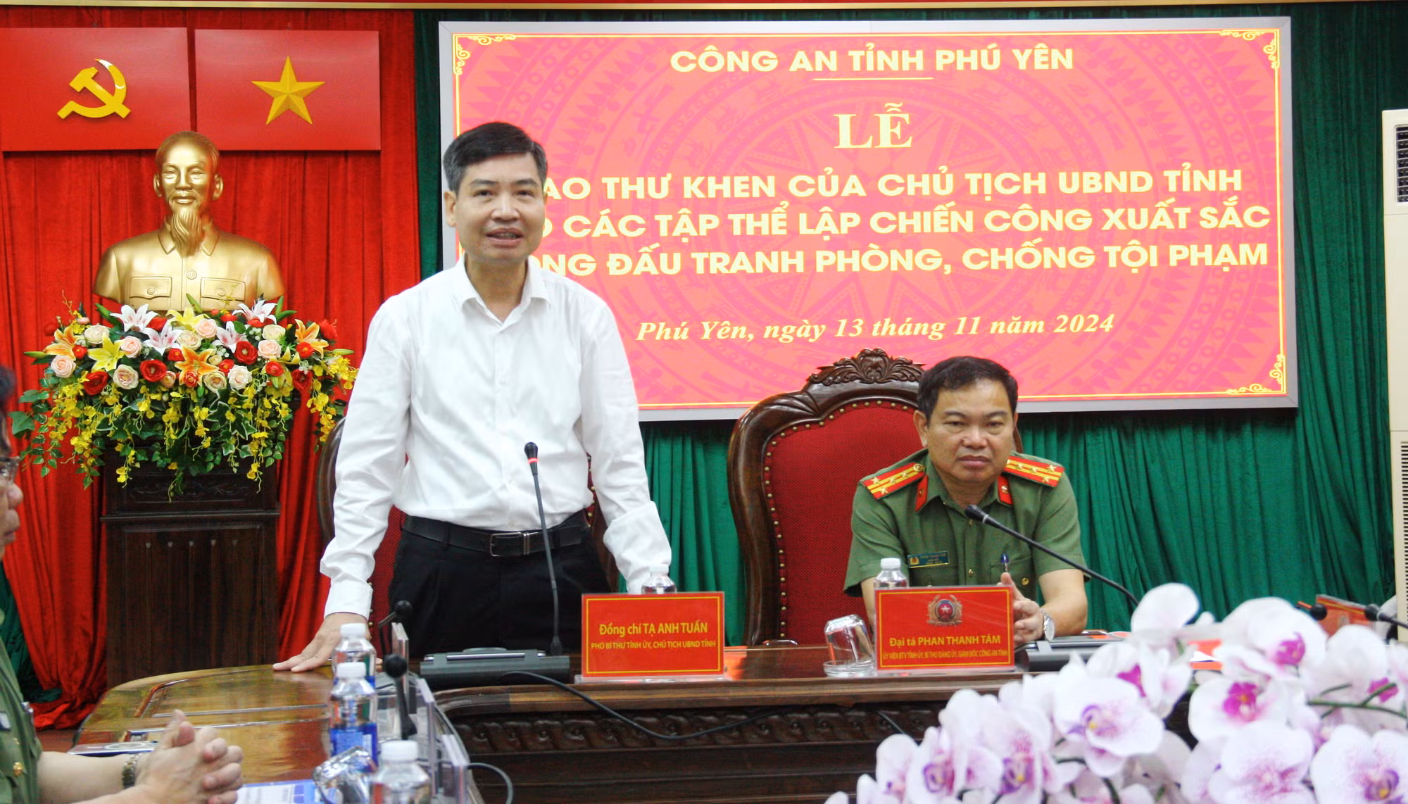  Chủ tịch UBND tỉnh Phú Yên khen thưởng hai đơn vị Công an tỉnh -0