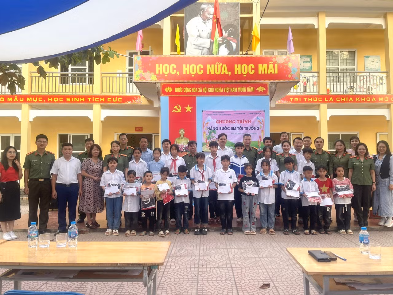 Chuyến công tác xã hội từ thiện ý nghĩa của Công đoàn Báo CAND tại tỉnh Hòa Bình -0