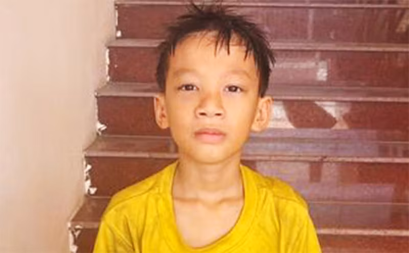 Tìm người thân bé trai đi lạc từ Cần Thơ xuống Sóc Trăng -0