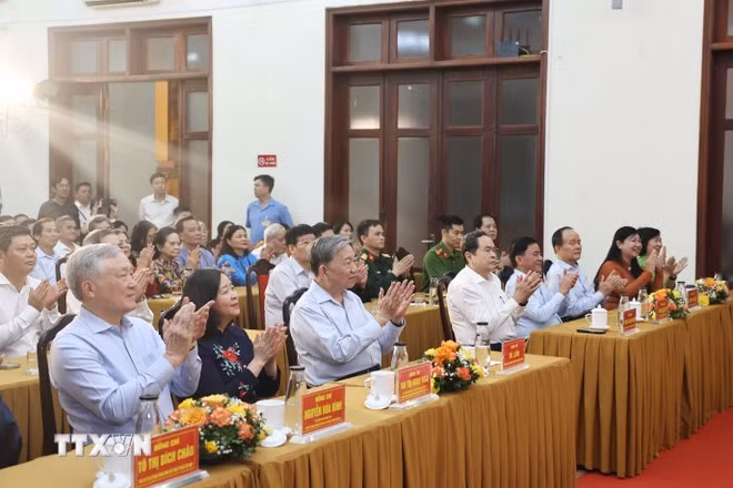 Sức mạnh đại đoàn kết dân tộc là nguồn lực mạnh mẽ nhất để vượt qua mọi khó khăn -0