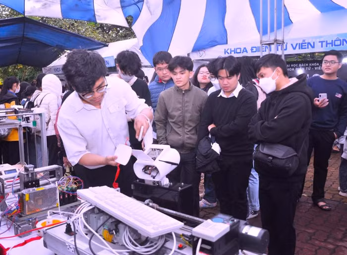 Đại học Đà Nẵng đào tạo nguồn nhân lực chất lượng cao cho các tỉnh vùng Bắc Trung Bộ và Duyên hải Trung Bộ (e ko vào đc phần chú thích để note: Vị trí đăng: Chính chuyên mục, thời gian 7h30 sáng 14/1) -0