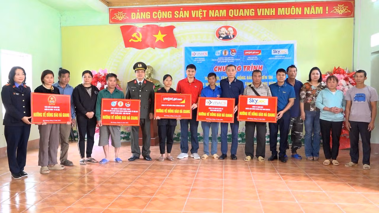 Hơn 200 triệu đồng đến với bà con vùng cao -0