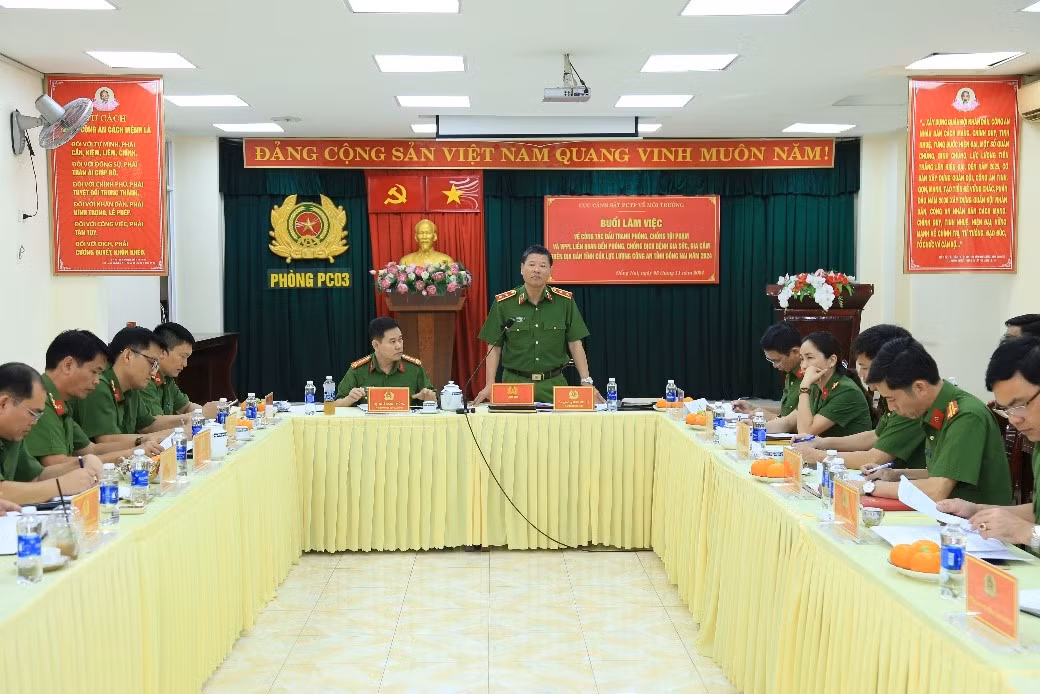 Tăng cường đấu tranh, xử lý các hành vi làm lây lan dịch bệnh gia súc, gia cầm -0