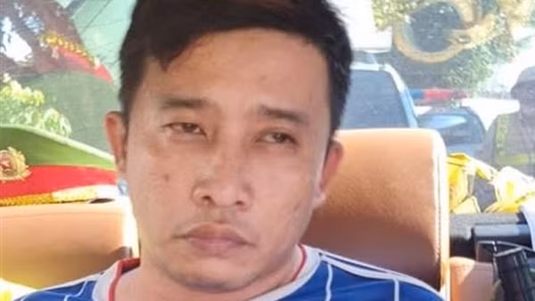 Kẻ trốn nã trong xe giường nằm bị CSGT tóm gọn