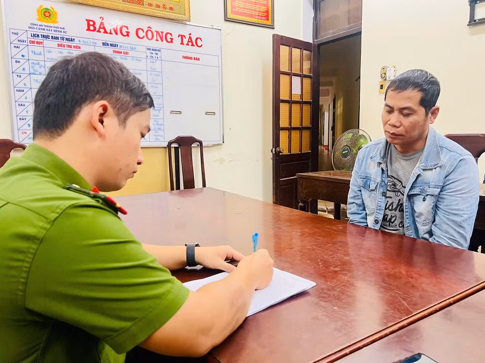 Từ miền Nam ra Huế, nhóm đối tượng gây ra hàng loạt vụ lừa đảo tại các tiệm vàng -1